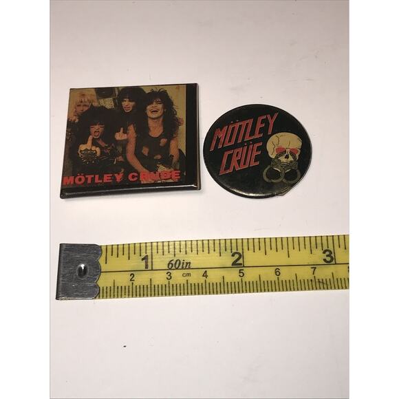 MOTLEY CRUE VINTAGE 1983 TOO FAST & SHOUT at the DEVIL ERA BUTTON SET. Real Pins - Picture 8 of 8